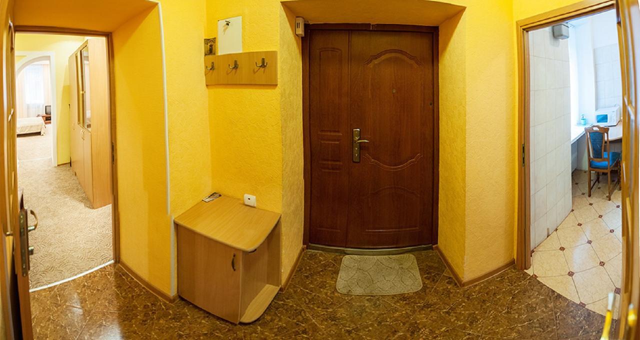 Апартаменти Вул Кониського 5 На 6 Осіб Біля Медичного Університету Lviv Exteriör bild
